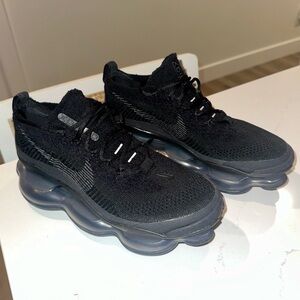 Nike Air Max Scorpion Flyknit Black/Anthracite
Sz:11 Style: DJ4702-002